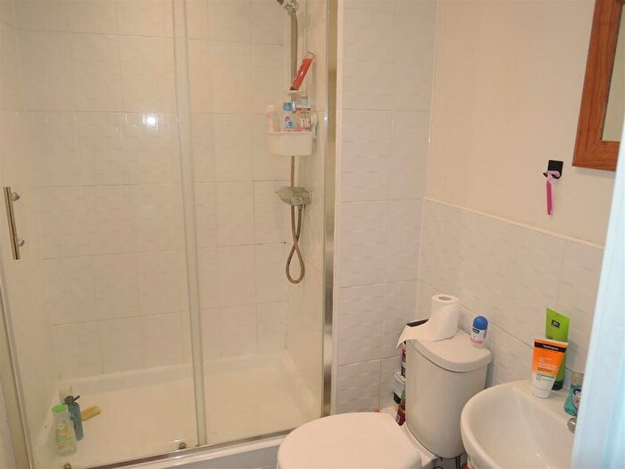2 Bedroom Flat For Sale In Circular Road South, Colchester, CO2