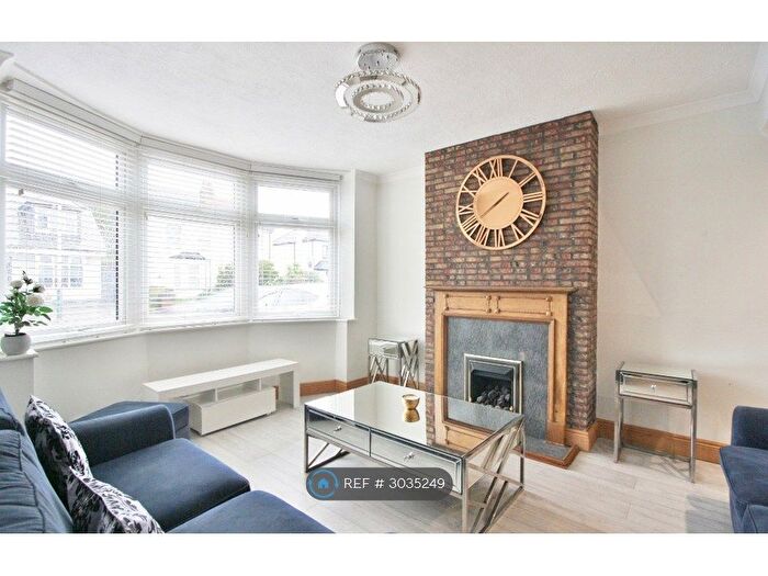 3 Bedroom Terraced House To Rent In Brentwood Road, Romford, RM2