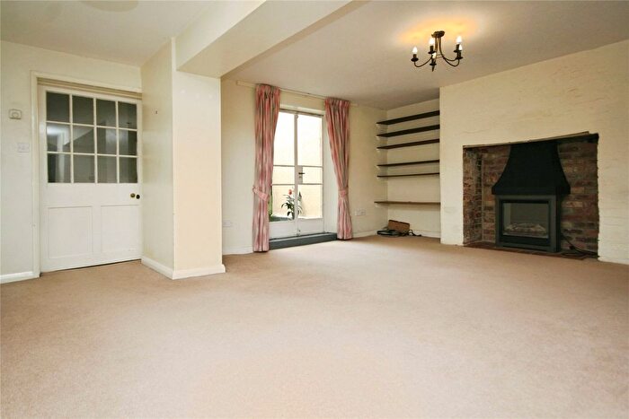 1 Bedroom Flat To Rent In Clarence Square, Pittville, Cheltenham, GL50
