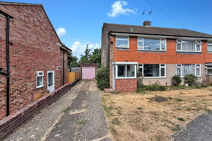 3 Bedroom Semi Detached House For Sale In Penshurst Close, Rainham, Gillingham, ME8