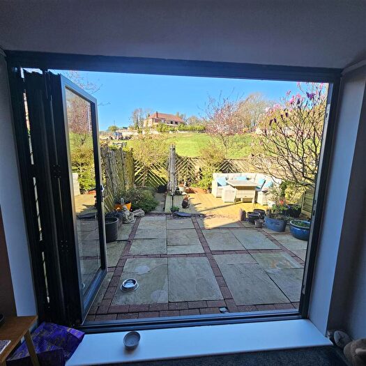 4 Bedroom Town House For Sale In Burleigh Court, Tuxford, Newark, NG22