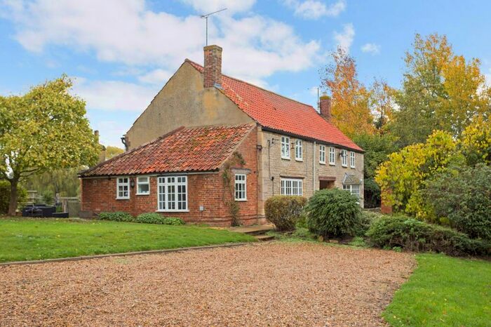 4 Bedroom Detached House For Sale In Willowbrook Cottage, Haddon, Peterborough, PE7