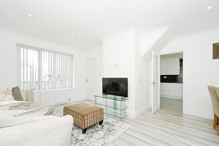 3 Bedroom Terraced House For Sale In Greenham Walk, Swindon, SN3