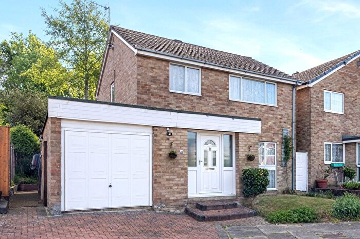 4 Bedroom Detached House For Sale In St. Catherines Road, Crawley, RH10