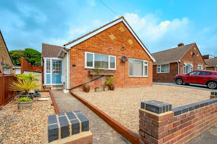 2 Bedroom Detached Bungalow To Rent In Rookery Way, Denton, BN9