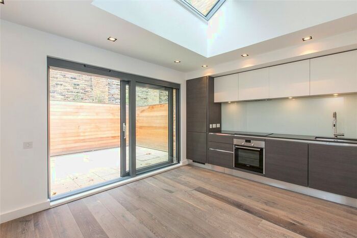 1 Bedroom Flat To Rent In Porteus Place, Macaulay Walk, Clapham, London, SW4