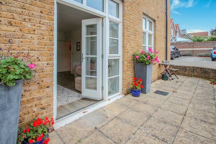 1 Bedroom Flat To Rent In Upper Shoreham Road, Shoreham-By-Sea, BN43