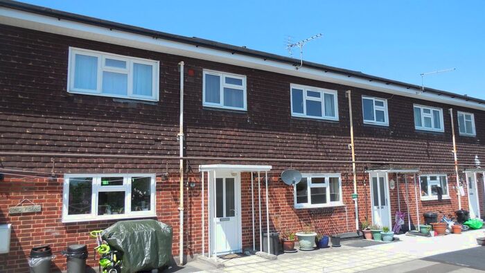 2 Bedroom Flat To Rent In Crossmead House, Old Milton Road, New Milton, BH25