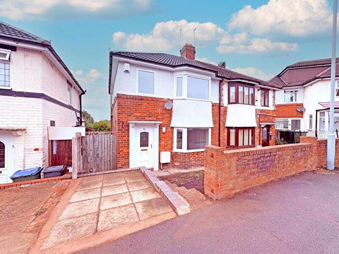 3 Bedroom Semi-Detached House For Sale In Lakeside Road, West Bromwich, B70
