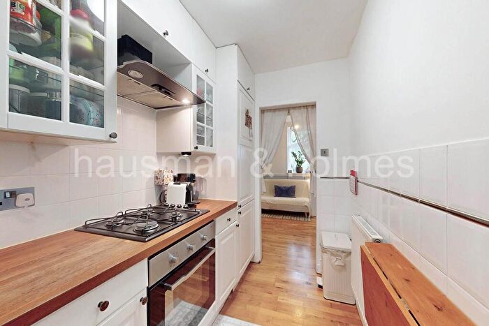 2 Bedroom Flat For Sale In Oakwood Court, NW11