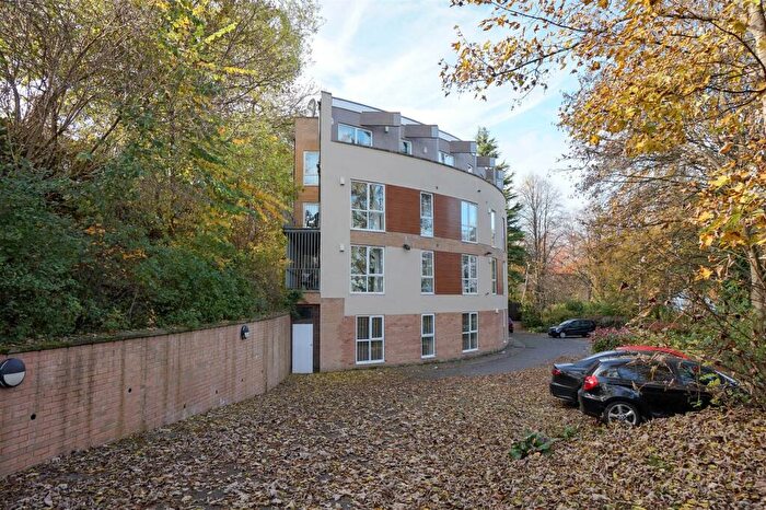 3 Bedroom Apartment To Rent In Flat New Moon, LS6