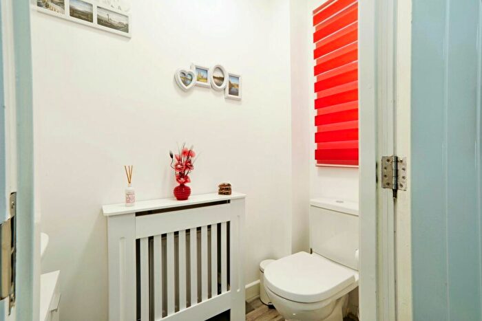 3 Bedroom Terraced House For Sale In Horsforde View, Leeds, LS13