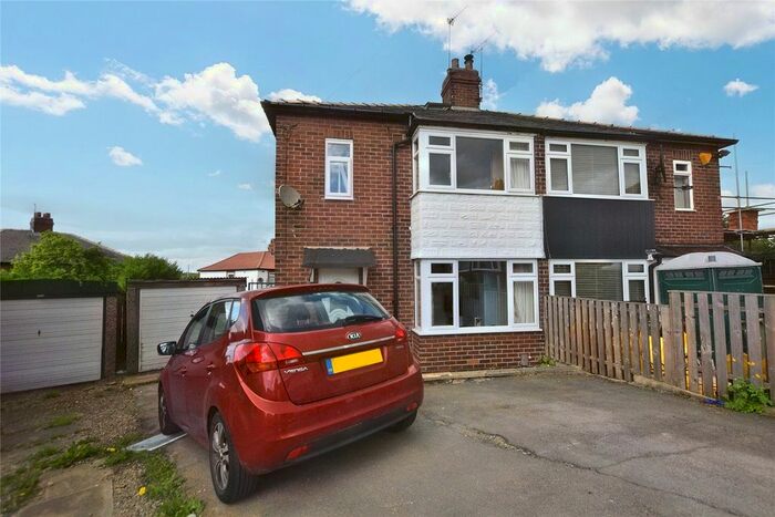 3 Bedroom Semi-Detached House To Rent In Calverley Avenue, Bramley, Leeds, LS13