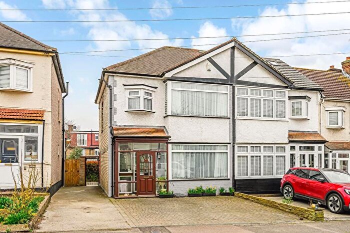 3 Bedroom House For Sale In Middleton Avenue, Chingford, E4