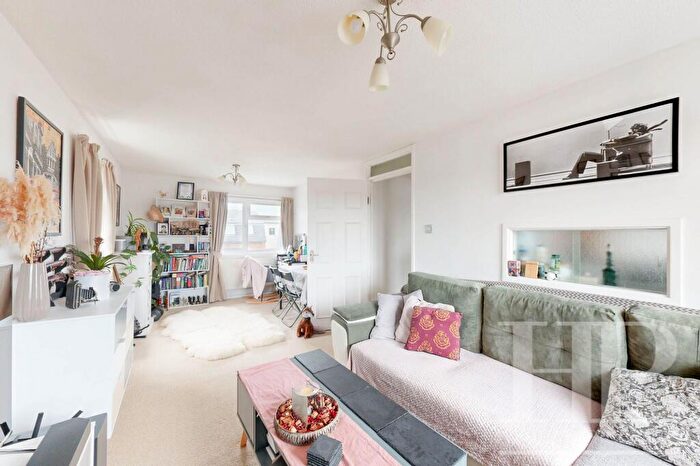 2 Bedroom Flat To Rent In Byrd Road, Crawley, RH11