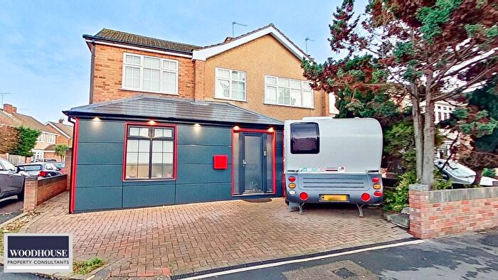 4 Bedroom End Of Terrace House For Sale In Ashdown Crescent, Cheshunt, EN8