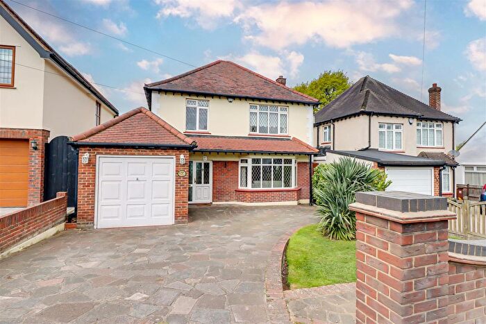 3 Bedroom Detached House For Sale In Daws Heath Road, Benfleet, SS7