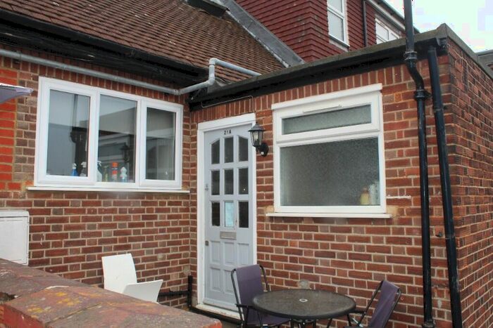 2 Bedroom Flat To Rent In The Broadway, Hornchurch, London, RM12