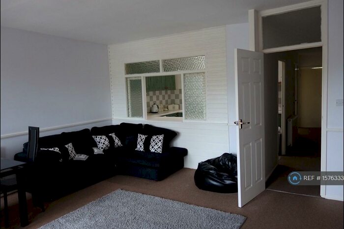 2 Bedroom Flat To Rent In St Catherine's Hill, Christchurch, BH23