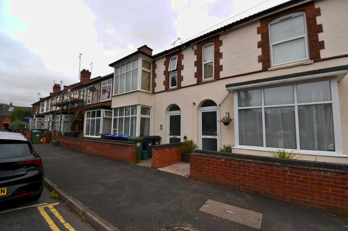 2 Bedroom Flat To Rent In Woodville Road, Warwick, Warwickshire, CV34