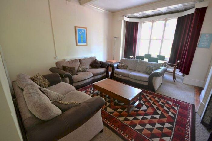 5 Bedroom Apartment To Rent In Victoria Park Road, Leicester, LE2