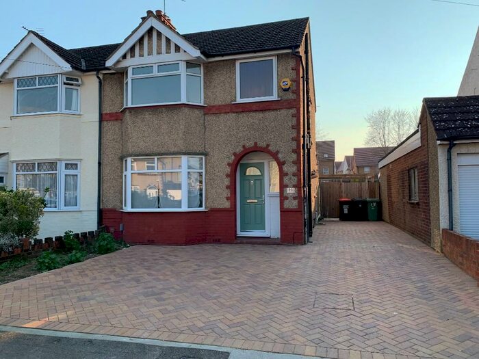 3 Bedroom Semi-Detached House To Rent In Suncote Avenue, Dunstable, Bedfordshire, LU6