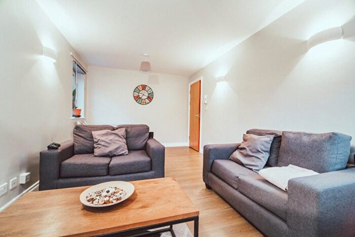 5 Bedroom Flat To Rent In Opal Court, Moseley Road, Manchester, Greater Manchester, M14