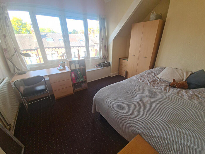 6 Bedroom Flat To Rent In Regent Park Avenue, Leeds, LS6