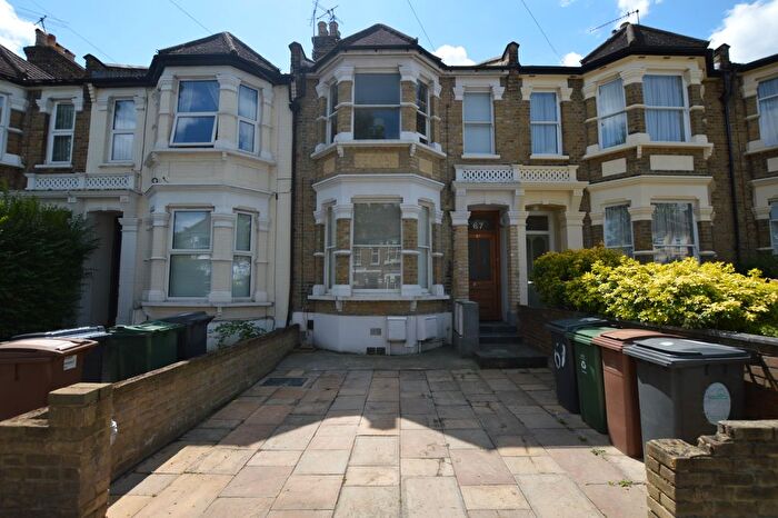 2 Bedroom Flat To Rent In Kings Road, London, E11