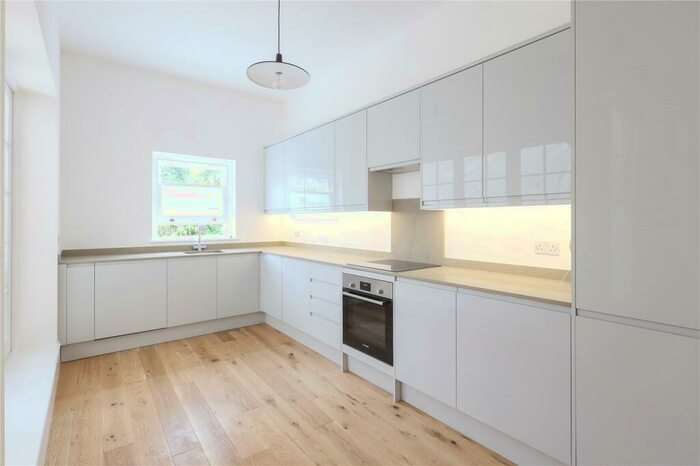 4 Bedroom Apartment To Rent In St Augustine Road, Camden, London, NW1