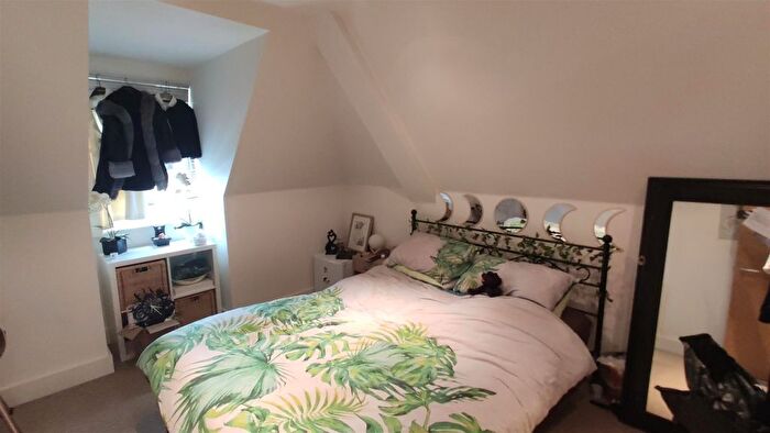 1 Bedroom Flat To Rent In Church Road, Emsworth, PO10