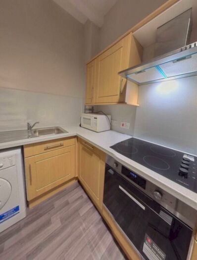 3 Bedroom Flat To Rent In Cathcart Place, Dalry, Edinburgh, EH11