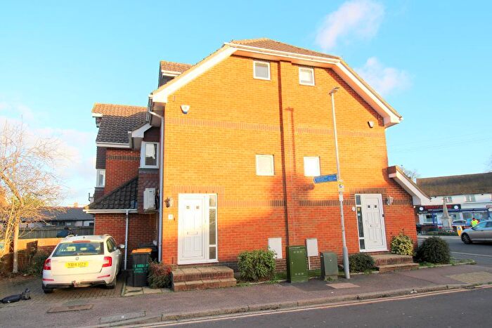 1 Bedroom Maisonette For Sale In Lothair Road, Stopsley, Luton, Bedfordshire, LU2