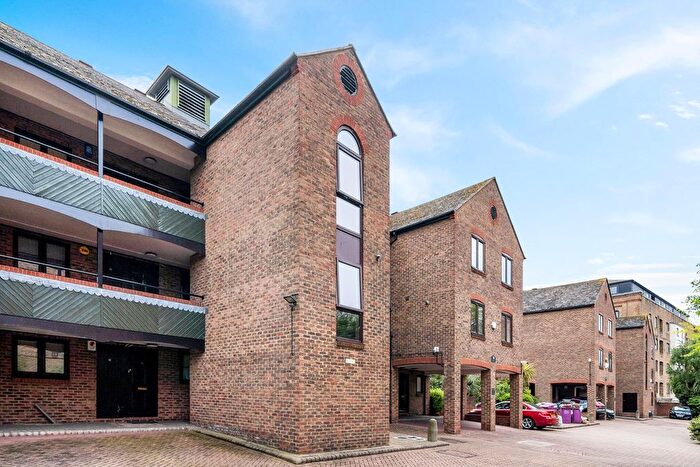 1 Bedroom Flat To Rent In Plymouth Wharf, London, E14