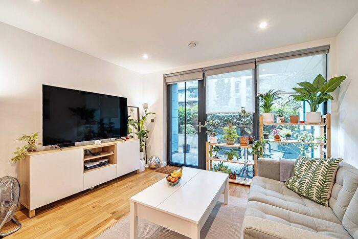 2 Bedroom Flat For Sale In Hawthorne Crescent, London, SE10