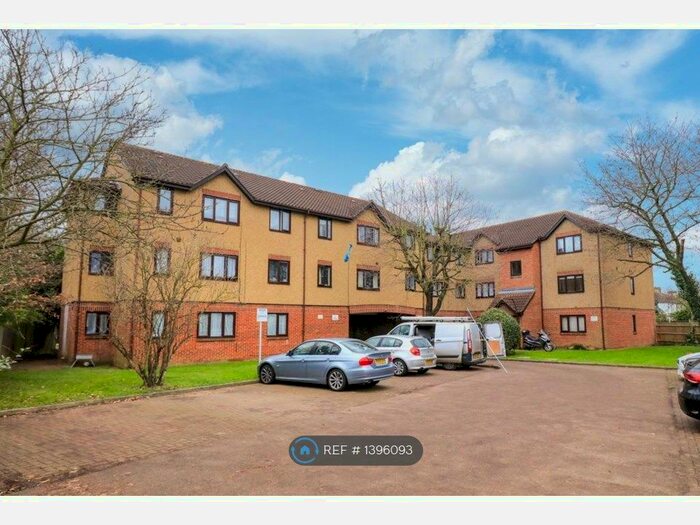 1 Bedroom Flat To Rent In Glendean Court, Enfield, EN3