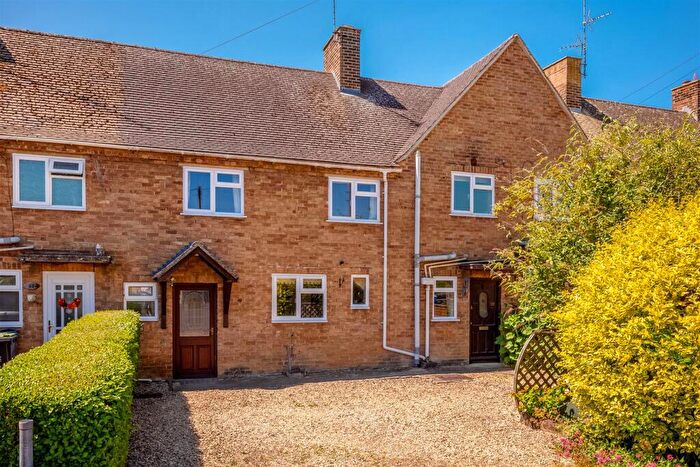 3 Bedroom Terraced House For Sale In New Road, Kingham, OX7