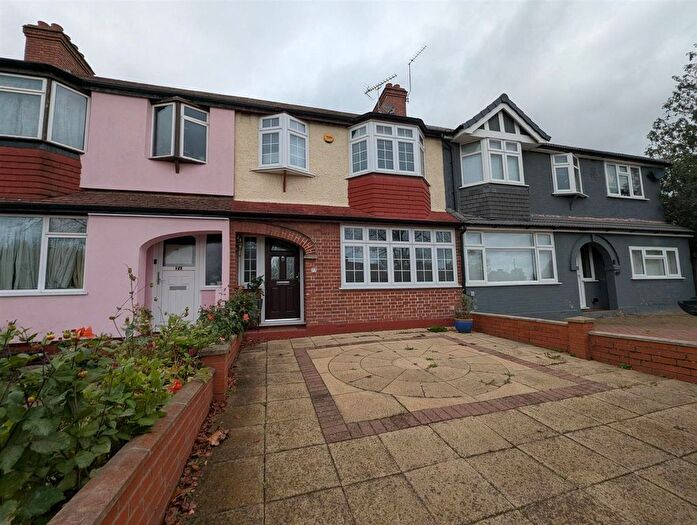 3 Bedroom Property To Rent In Wood End Lane, Northolt, UB5