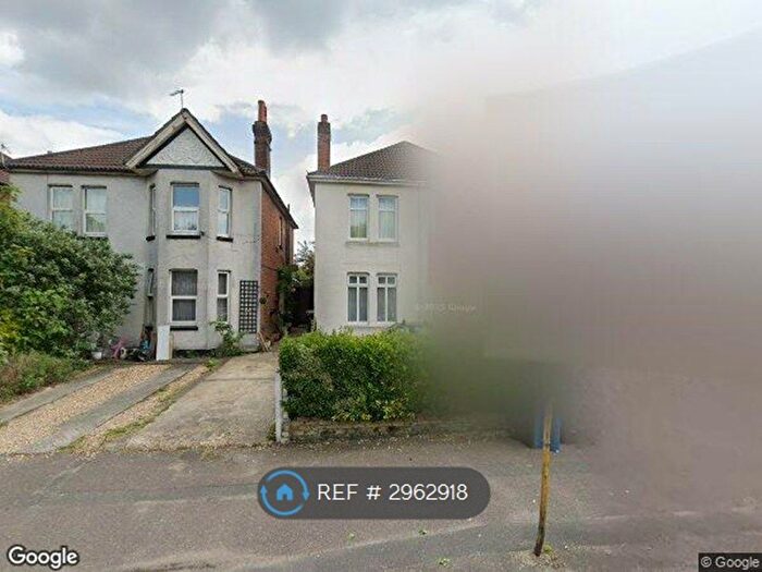 2 Bedroom Flat To Rent In Holdenhurst Road Orp, Bournemouth, BH8