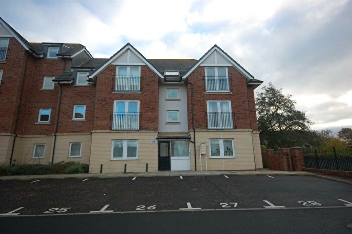 2 Bedroom Apartment To Rent In Shepherds Court, Gilesgate, DH1