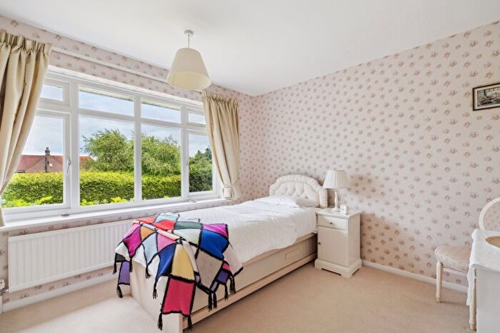 4 Bedroom Detached House For Sale In Maybrook Gardens, High Wycombe, HP13