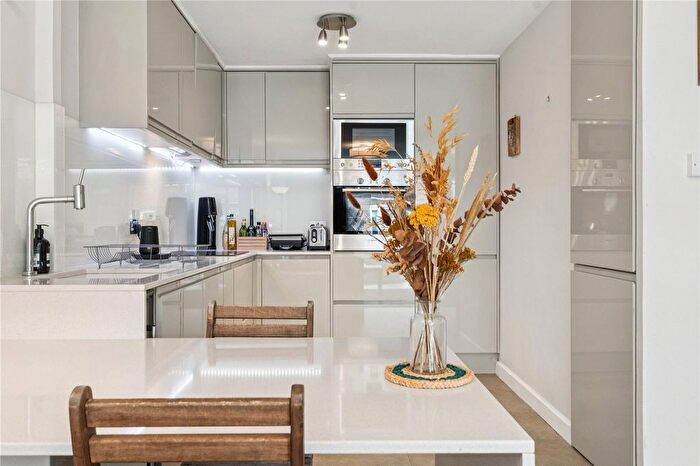 1 Bedroom Flat For Sale In Wheeler Gardens, London, N1