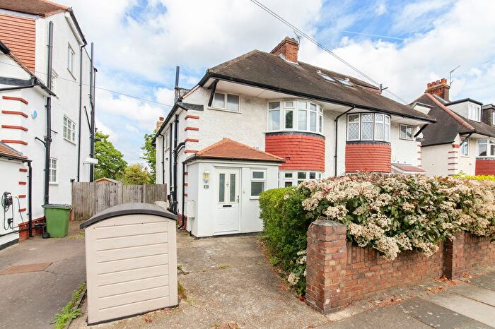 3 Bedroom Semi-Detached House For Sale In Canberra Road, SE7