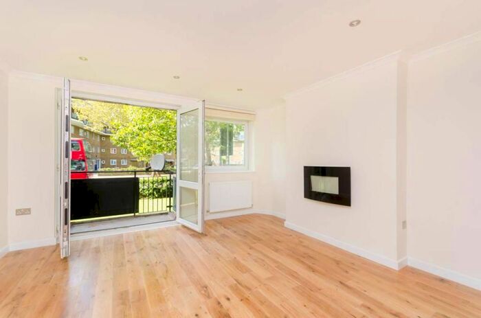 3 Bedroom Flat To Rent In Tabard Street, Borough, SE1