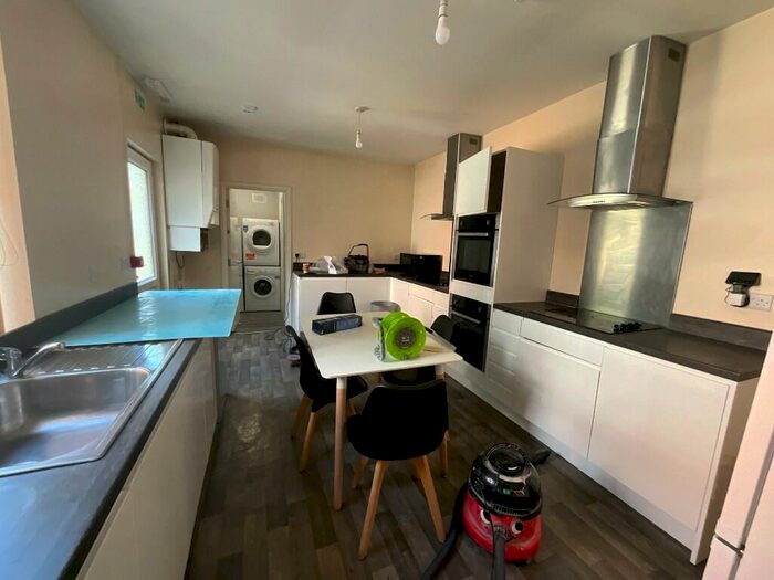 5 Bedroom Semi Detached House To Rent In Faraday Road, Nottingham, Nottinghamshire, NG7