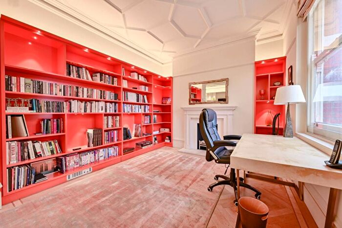 3 Bedroom Flat To Rent In Evelyn Mansions, Victoria, London, SW1P