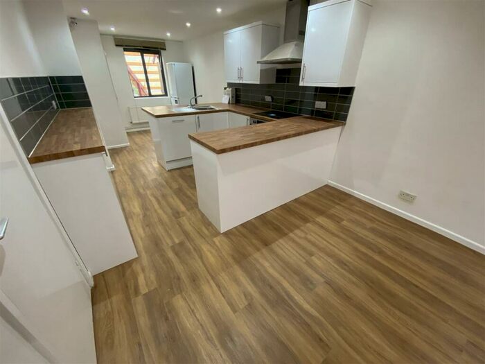 3 Bedroom Apartment To Rent In Queensway, Cambridge, CB2