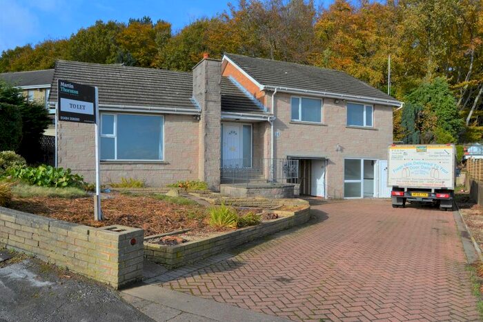 3 Bedroom Property To Rent In Ganton Way, Fixby, Huddersfield, HD2