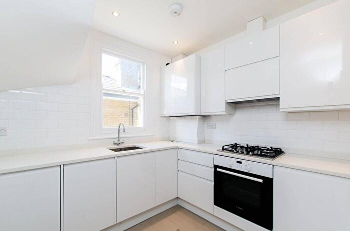 3 Bedroom Maisonette To Rent In King Henrys Road, Primrose Hill, London, NW3