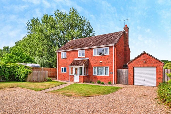 4 Bedroom Detached House For Sale In Warminster Road, South Newton, Salisbury, SP2